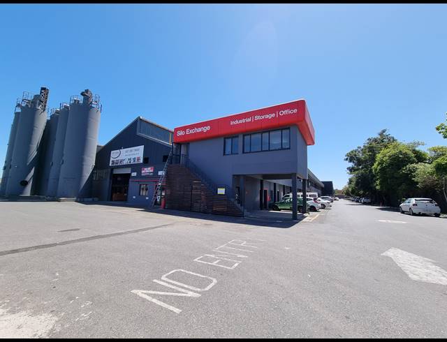 1,200M² WAREHOUSE TO LET IN TRIANGLE FARM